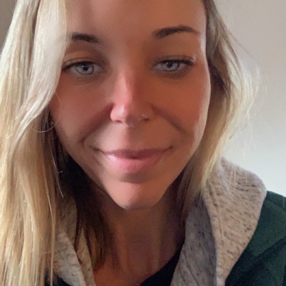 Meet your Posher, Danielle - Picture 2 of 12